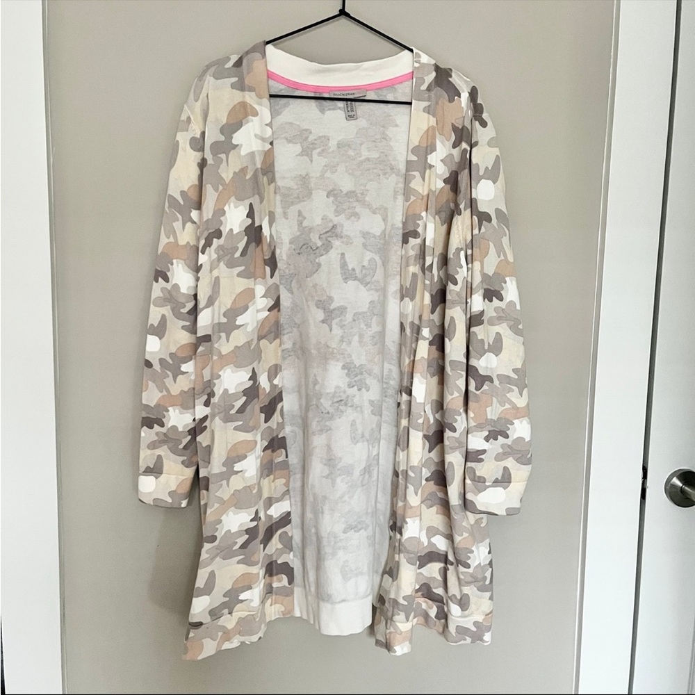 🎁3/$30 Isaac Mizrahi Live! SOHIsaac SOHO Open Front Camo Printed Cardigan